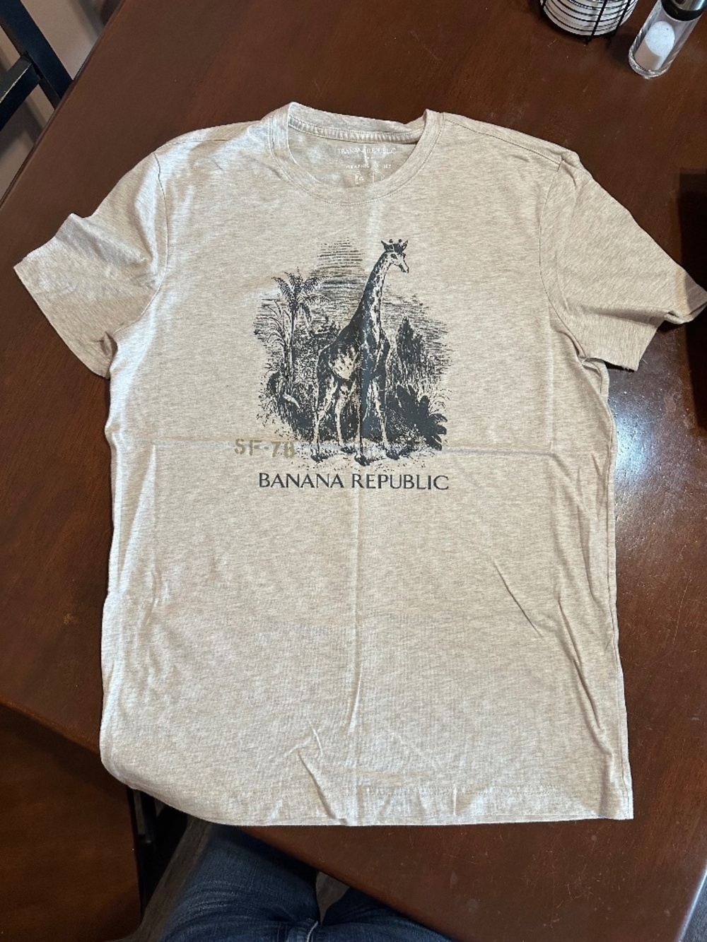 Banana Republic Men's Tan and Black T-shirt Size M